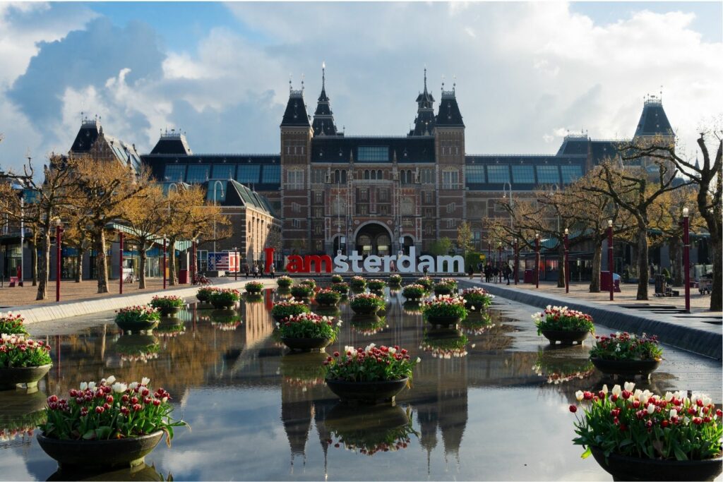 Museumplein en Ámsterdam.