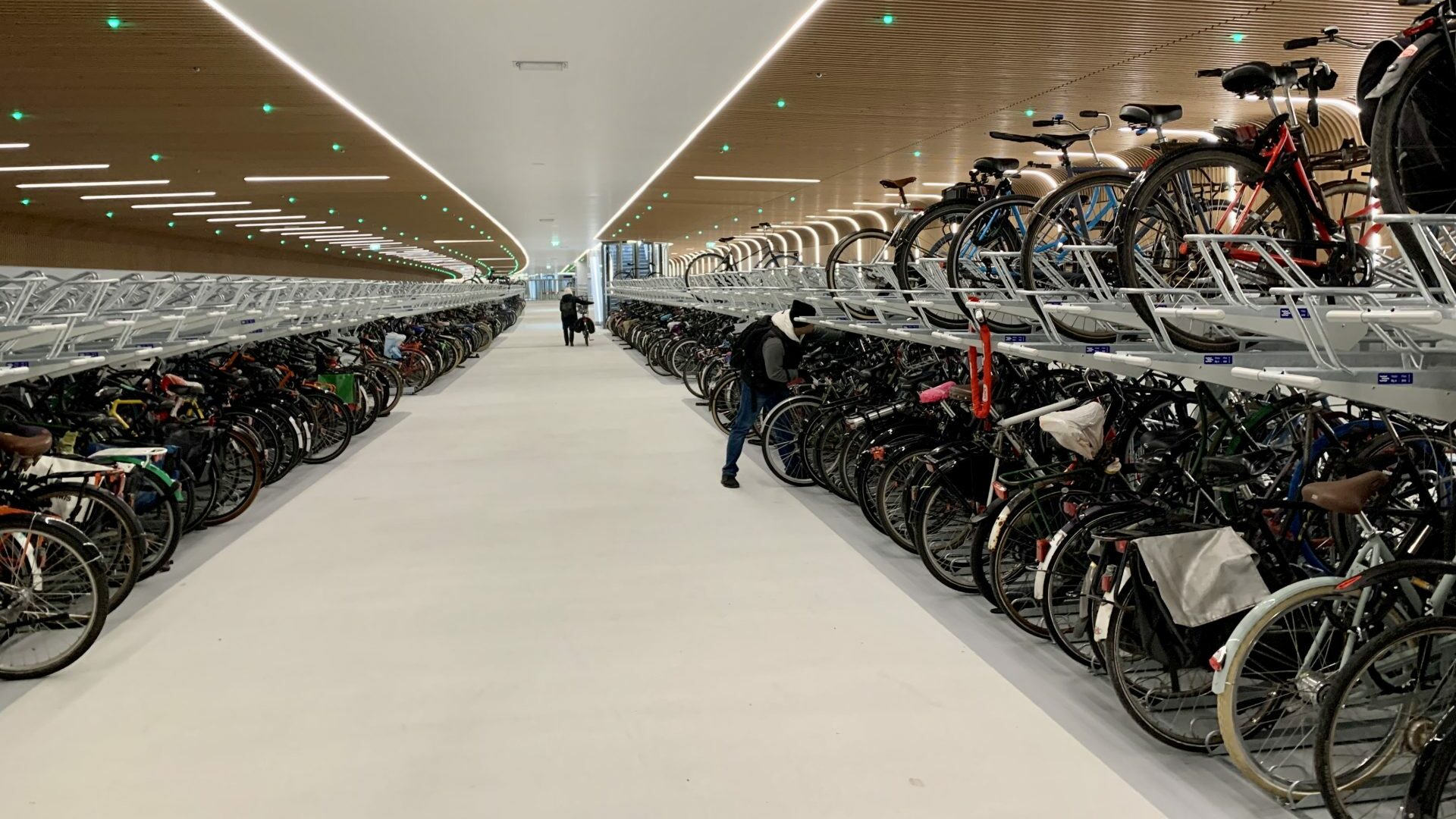 El nuevo parking de bicicletas subacuático de la Estación Central