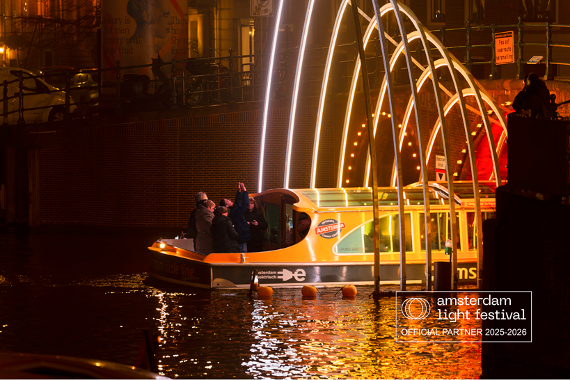 Crucero por los canales de Ámsterdam durante el Amsterdam Light Festival