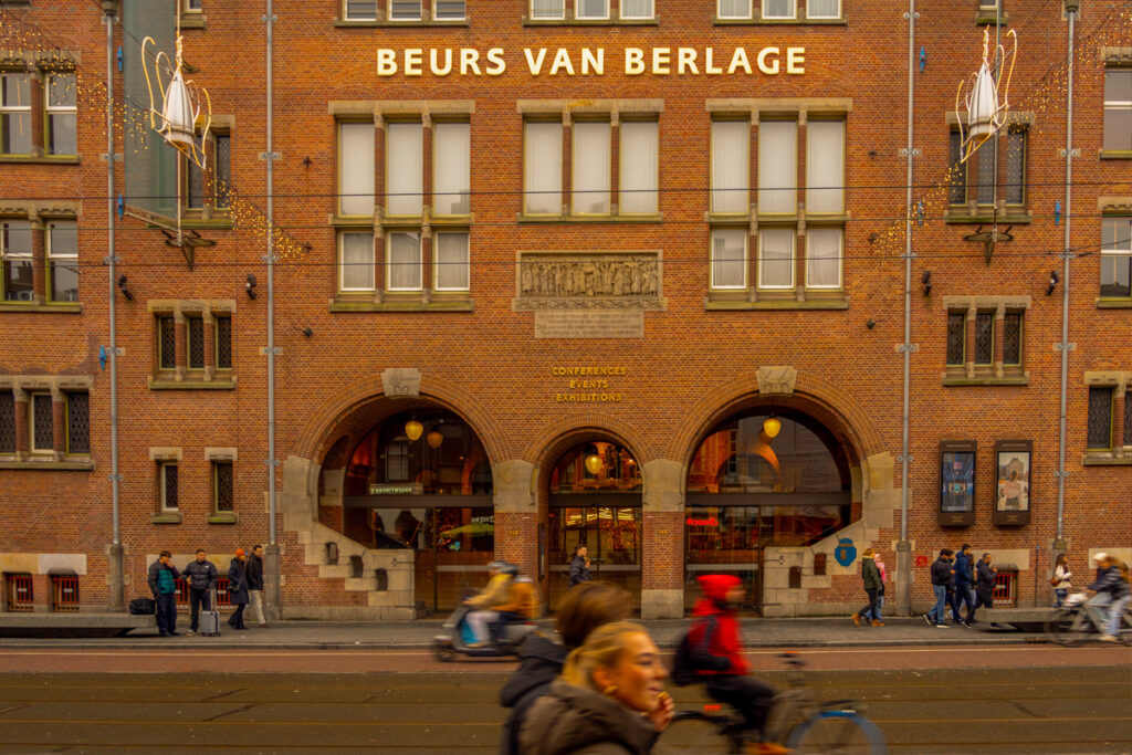 Fachada del edificio Beurs van Berlage en Ámsterdam, donde se celebra Chocoa, el evento internacional dedicado al chocolate.