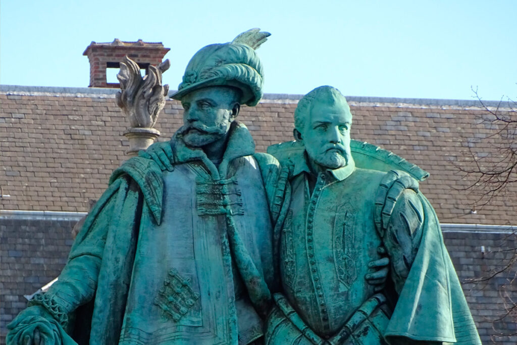 Estatua de los condes de Egmont y Horn en Bruselas, nobles ejecutados durante el gobierno del Duque de Alba en los Países Bajos.